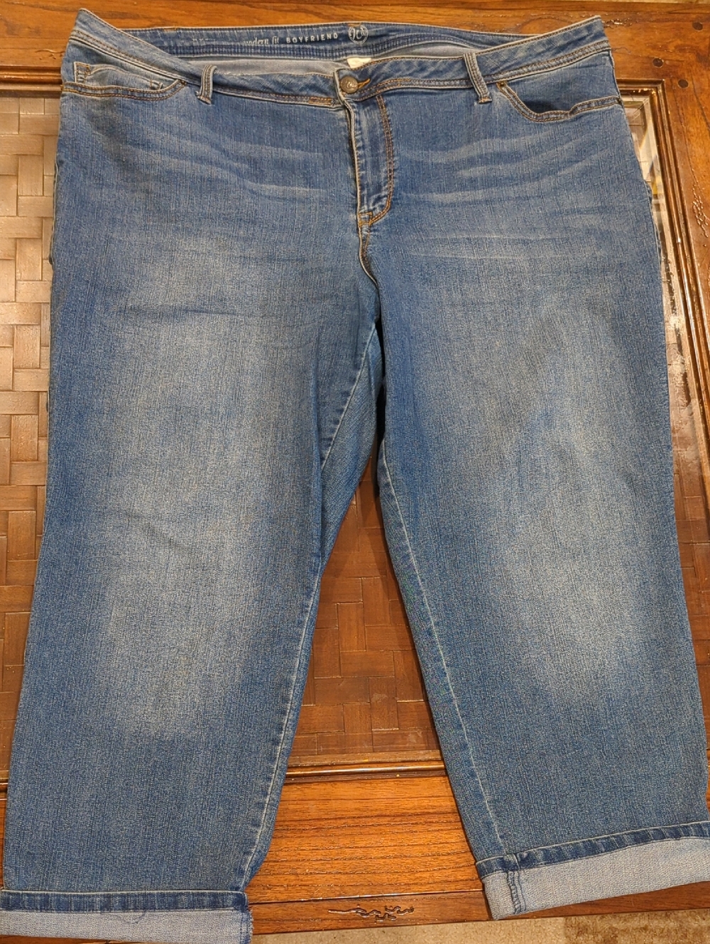 Mid-Rise Blue Cropped Jeans - Classic Stretch Denim